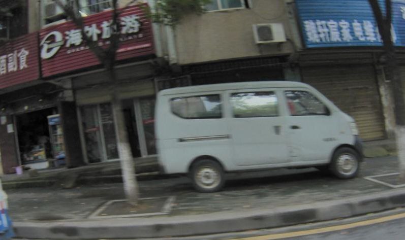 武汉 江夏纸坊一道口，有很多铁